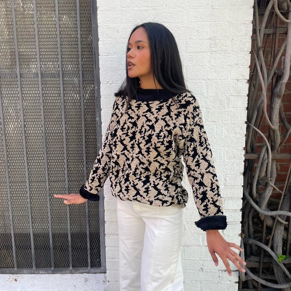 Vintage chic Cream and black 70s sweater women’s size s-M